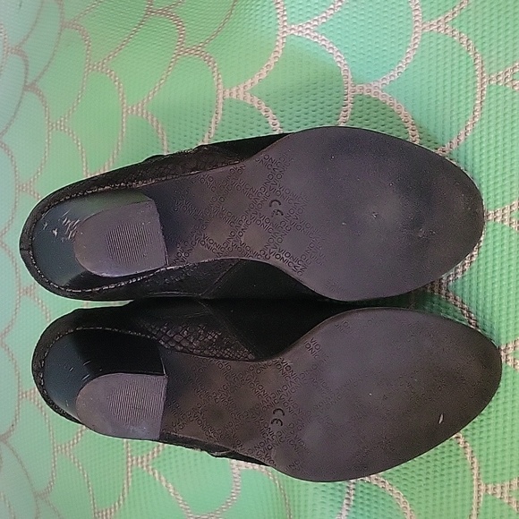 Vionic women’s shoes - Anne, size 8, black suede & snakeskin, zipper - Picture 4 of 4